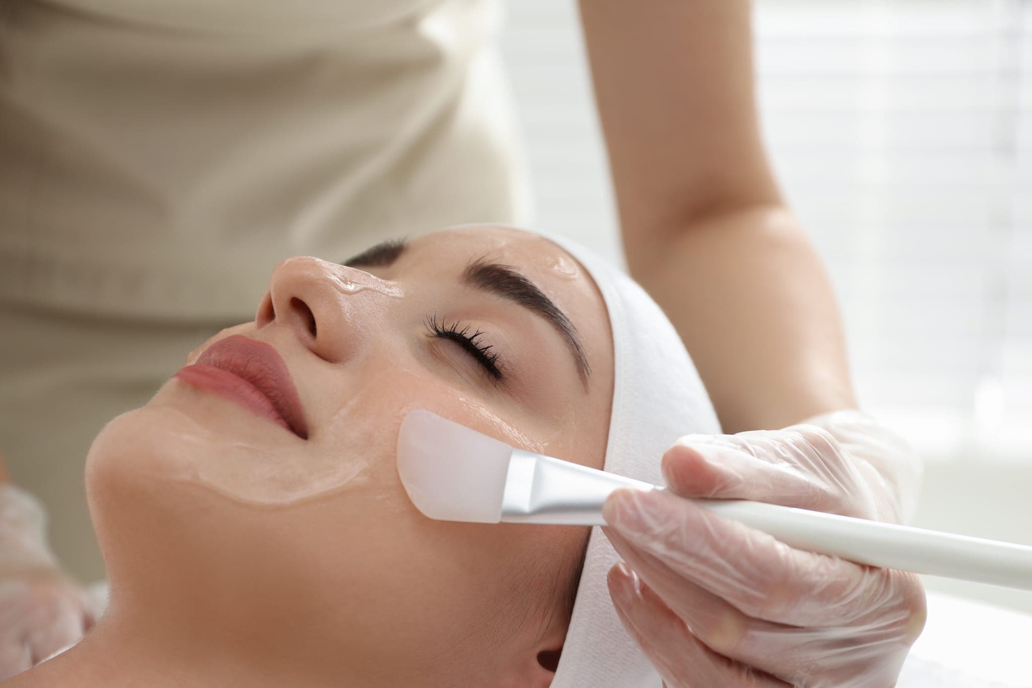 Chemický peeling: co čekat a kdy ho podstoupit